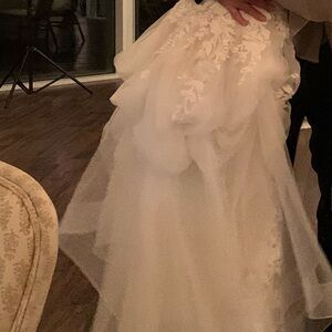Elegant White Lace Wedding Dress